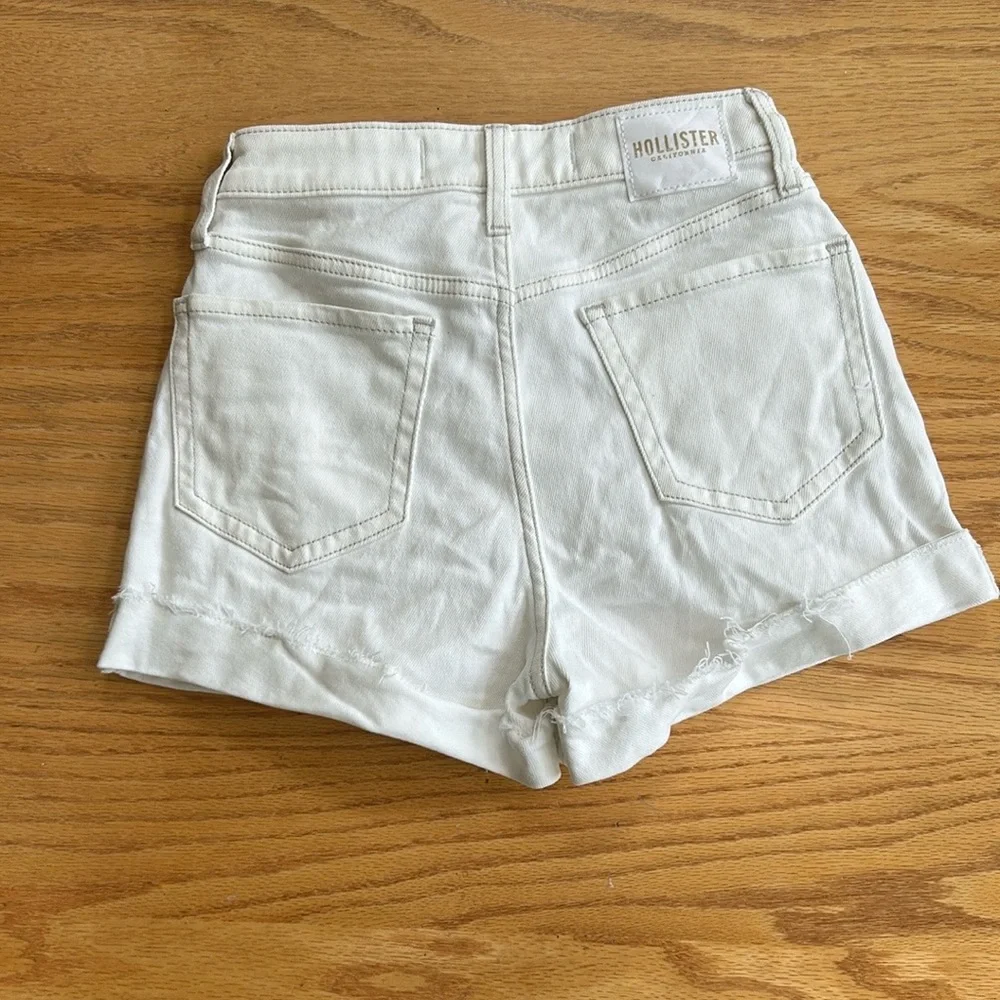 Hollister Women’s Ultra High Rise Mom Shorts White Cuffed W‎ 23 00